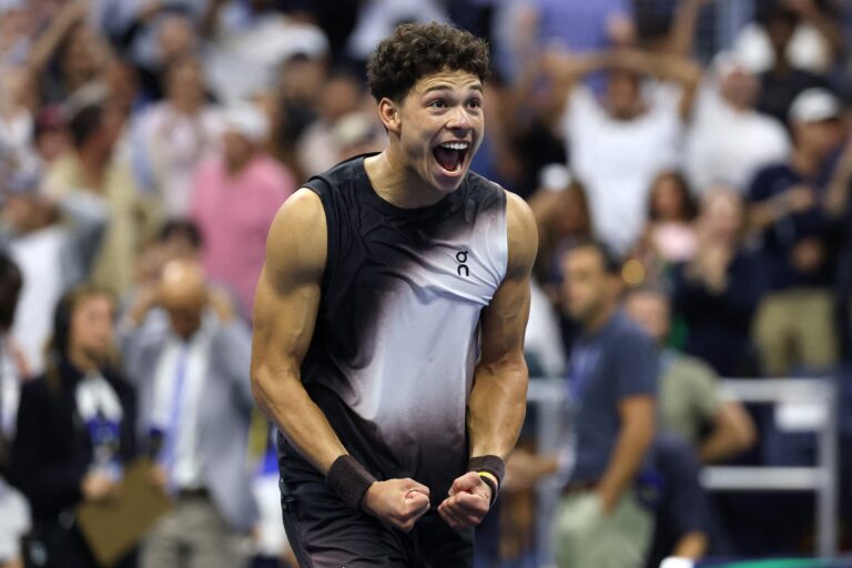 O atleta Ben Shelton eliminou o tenista Carlos Alcaraz do US Open na última terça-feira — Foto: AFP