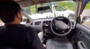 Carro autônomo colide com viatura policial no Paquistão após falha de conexão durante reportagem