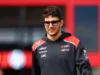 Jovem promessa da Ferrari lidera disputa por vaga na Haas na F&oacute;rmula 1 em 2027