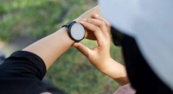 Smartwatch sujo causa alergia? Veja como higienizar e proteger sua pele