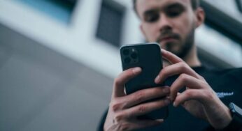 Apple prorroga serviço de satélite gratuito em iPhones antigos e Amazon assume papel estratégico