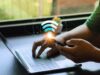 Wi-Fi gratuito em locais p&uacute;blicos amplia risco de roubo de dados e fraudes banc&aacute;rias