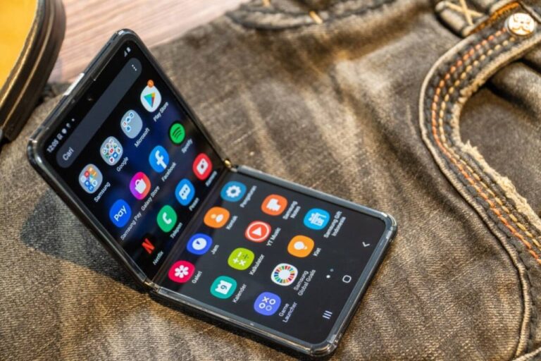 Samsung pode antecipar dobrável de três telas em resposta a novo iPhone e disputa por inovação
