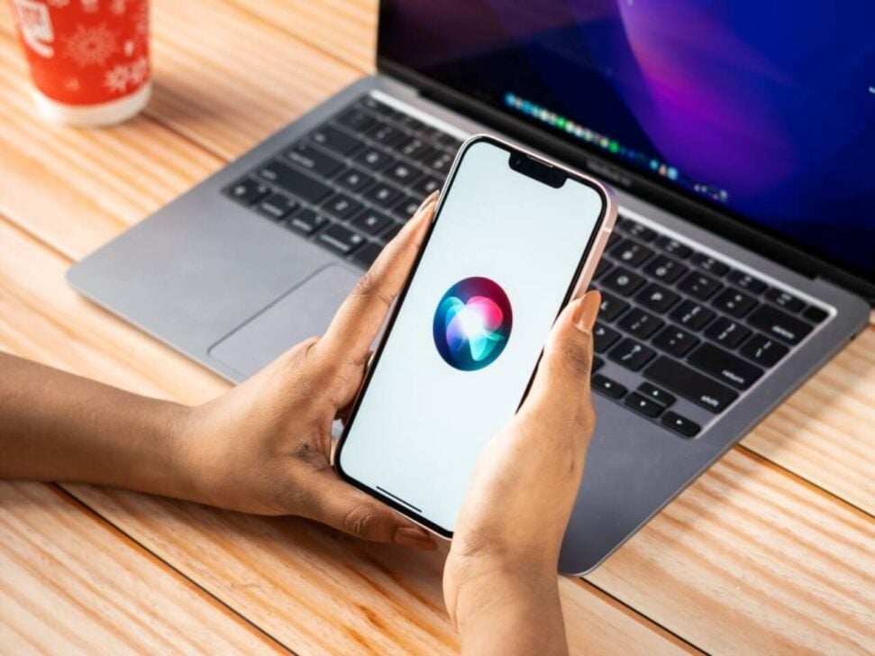 Siri, Apple - Nwz / Shutterstock.com