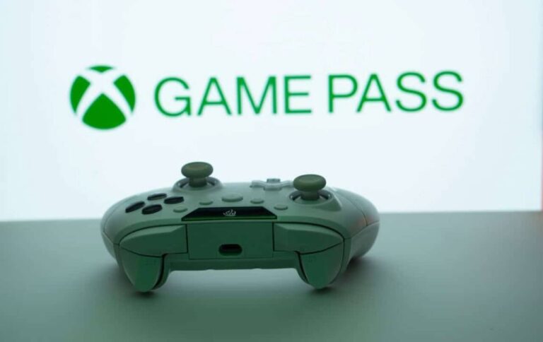 Microsoft avalia reestruturar Xbox Game Pass com planos de anúncios e separação de serviços