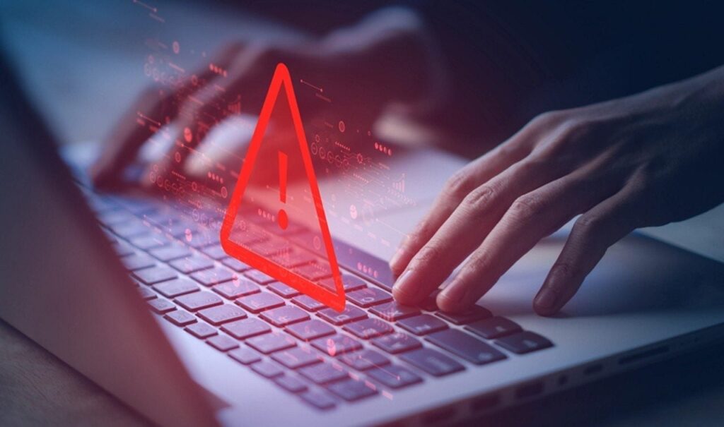 Hacker - Pungu x/ shutterstock.com