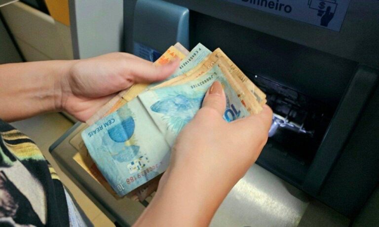Empresas têm até 18 de dezembro para quitar segunda parcela do 13º salário; entenda as regras