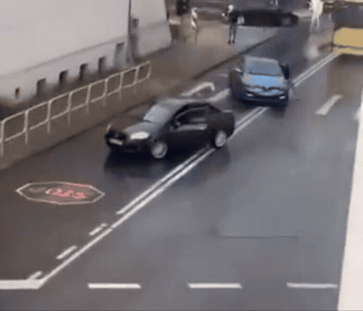 Homem é arrastado por carro em perseguição dramática na Polônia após tentar deter motorista suspeito de embriaguez