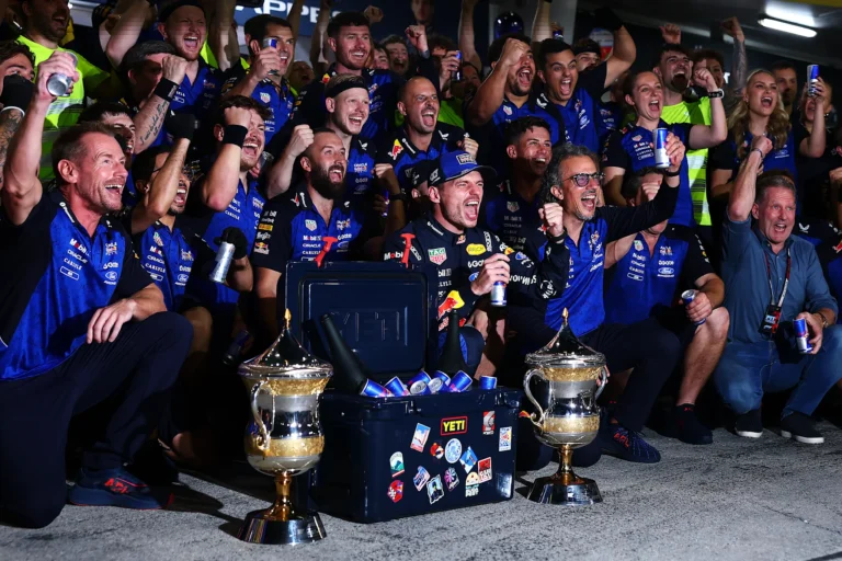 Red Bull sela vitória de Verstappen no Bahrein com pacote estratégico de atualizações no RB22