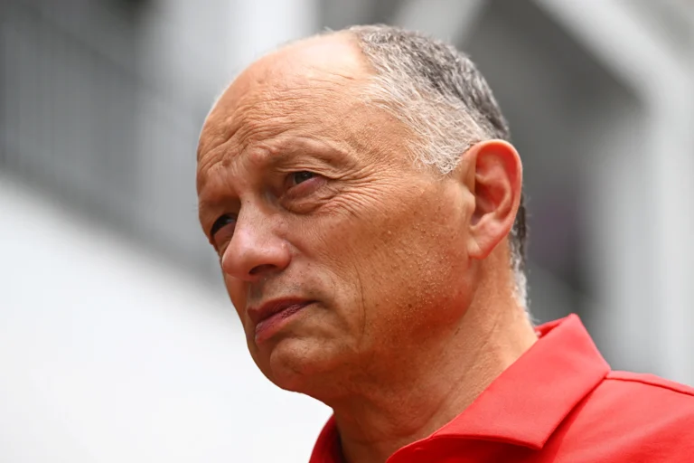 Decisão equivocada de Lewis Hamilton tirou pódio da Ferrari no GP de Singapura, afirma Fred Vasseur