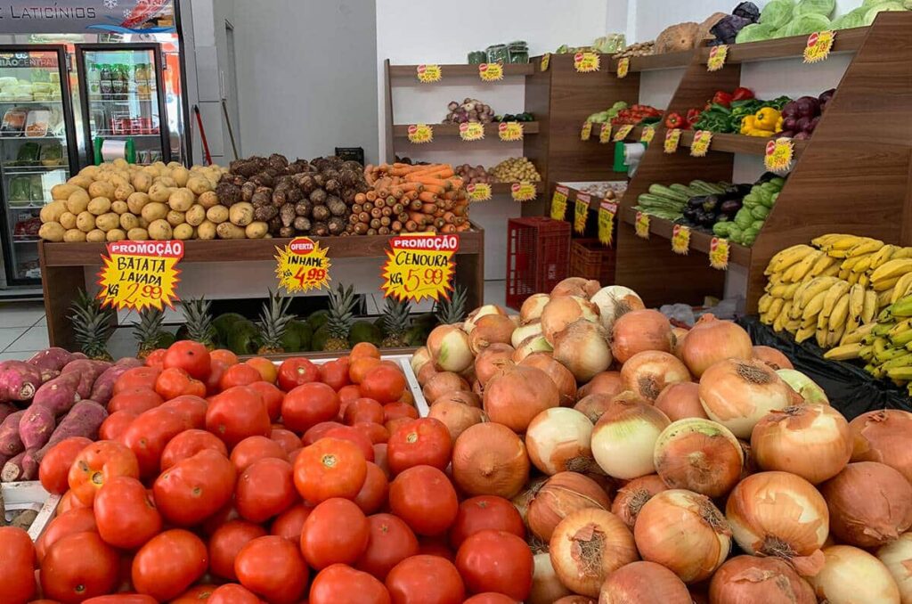 Inflação Prévia Supera Teto da Meta com Alimentos Pressionando Orçamento em Outubro