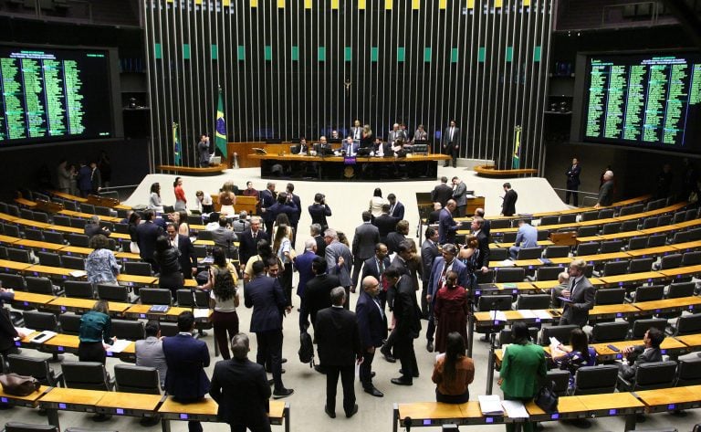 Congresso promulga aposentadoria especial para agentes de saúde com impacto fiscal de R$ 3 bilhões