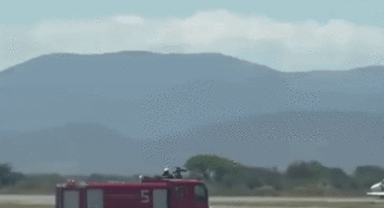 Avião Embraer realiza pouso de emergência na Tanzânia após colisão com zebra em decolagem