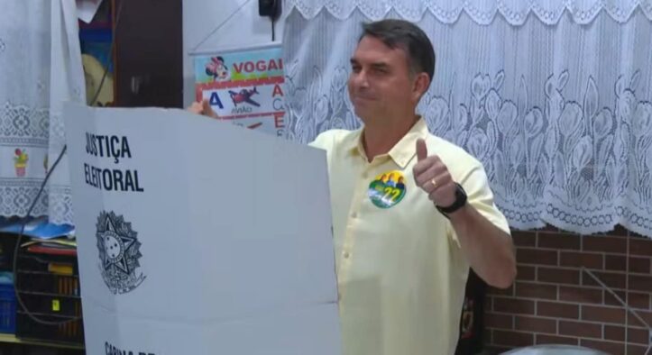 Flávio Bolsonaro Lidera Parcial Inicial na Eleição Presidencial com 49,17% dos Votos Apurados
