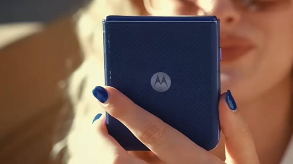Motorola Razr 70 de 256 GB: Dobr&aacute;vel da marca chega com oferta a R$ 4.319 no Pix