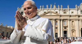 Papa Leão XIV recebe alta antecipada de hospital em Roma após cirurgia de tumor no pulmão