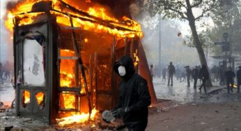 França enfrenta onda de violência em protestos por custo de vida, com mortes e milhares de detidos