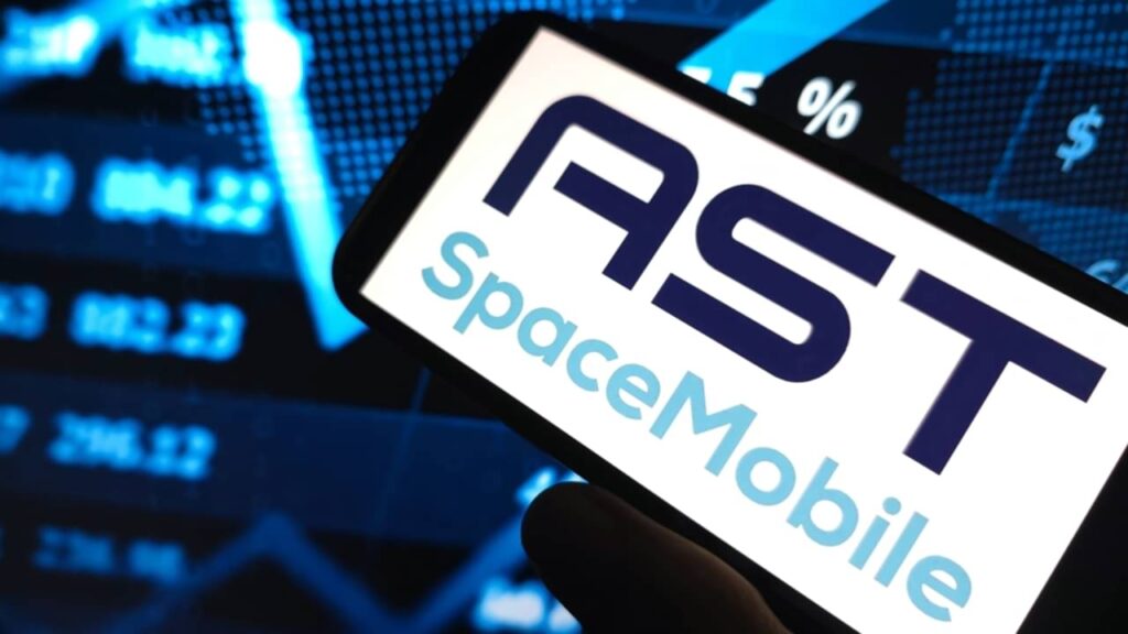 Conectividade espacial: Operadoras brasileiras fecham parceria com AST SpaceMobile para internet via satélite direto em celulares