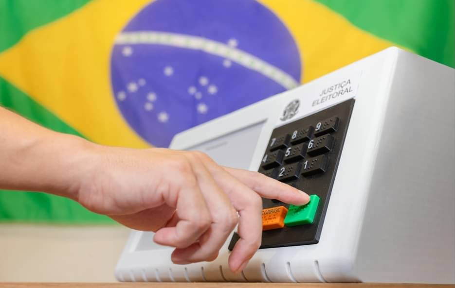 Decisão do STF estende horário de votação, mas urnas eletrônicas fechadas às 17h não reabrem
